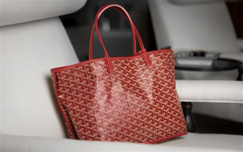 who carries goyard bags